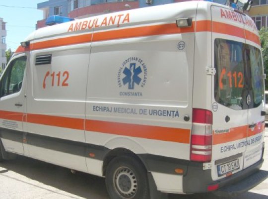 A intrat pe contrasens şi a dat cu maşina într-o autoutilitară